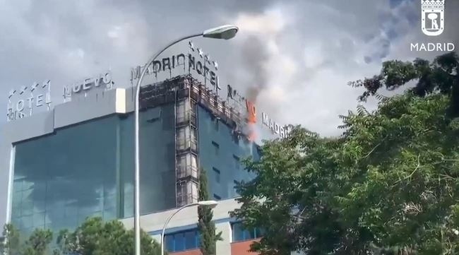 Близо 200 души са евакуирани заради пожар в хотел в Мадрид